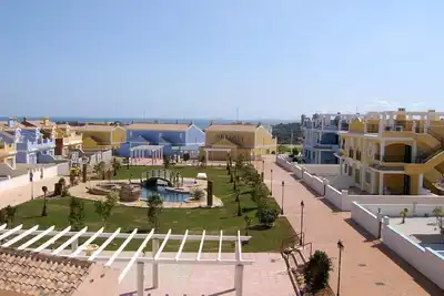 Image de Las Vistas, Cabo Roig, Costa Blanca. 5-10 minutes des plages et du golf en voiture.