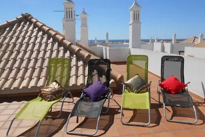 Image de Appartement de 2 chambres au dernier étage, piscine, climatisation.