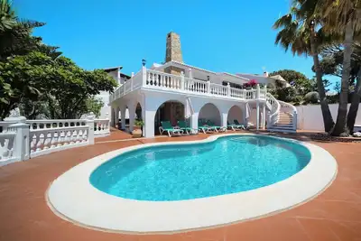 Image de Villa de luxe isolée, 4 chambres avec piscine et jardin privé