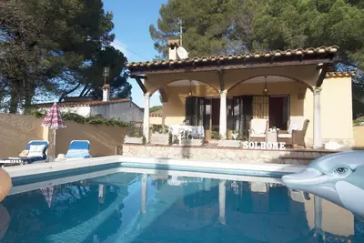 Image de Maison confortable avec piscine privée, Barbecue et Wifi