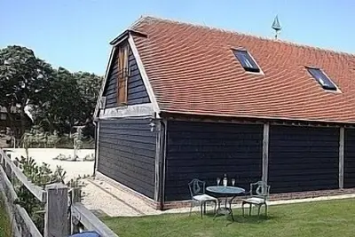 Image de Appartement contemporain à aire ouverte Dans le parc de la grange magnifiquement rénovée.