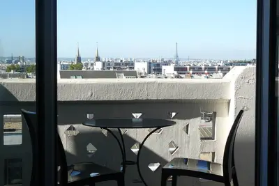 Image de Appartement typique parisien 56 m2 au Père Lachaise - balcon vue sur tout Paris