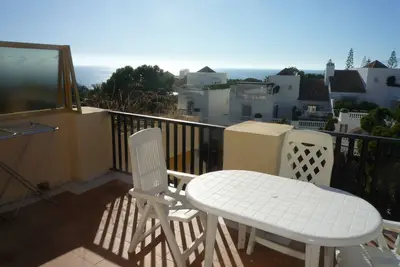 Image de studio au dernier étage avec vue sur la mer dans une résidence fermée en bord de mer