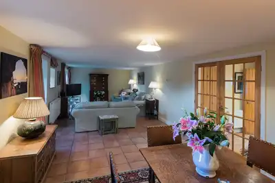 Image de Honeysuckle Cottage: est un endroit vraiment spacieux pour une famille ou un groupe d'amis