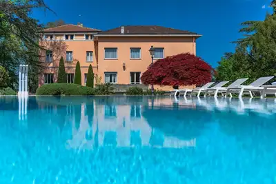 Image de Villa de luxe, 30000 mc de parc séculaire, immense piscine
