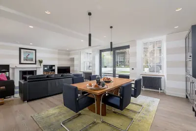 Image de Superbe appartement de 2 lits au jardin de la nouvelle ville d'Édimbourg.