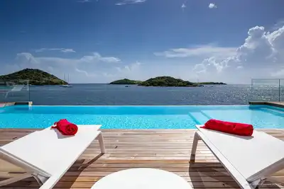 Image de Kayaks - Ponton privé - piscine chauffée - Entièrement climatisée - 14 invitées