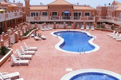 Image de luxurious modern 2 bedroom apartment