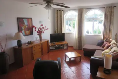 Image de Moderne appartement avec terrasse et vue mer