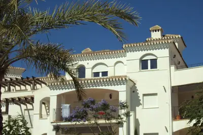 Penthouse de 2 chambres avec grande terrasse ensoleillée