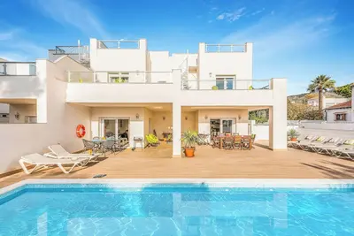 Image de Villa Catalina - Cette villa comprend le Wifi, une piscine privée et A / C