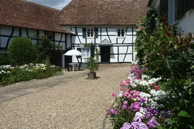 Image de Maison alsacienne dans propriété avec jardin, à Brumath, près de Strasbourg.