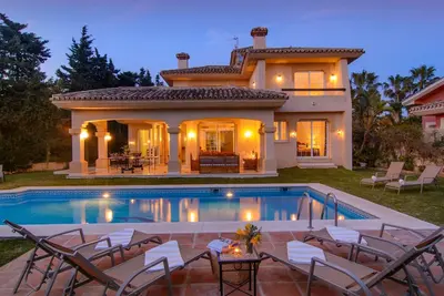 Image de Villa (600m2) vue sur l'océan, piscine privée (10x5), jardin (1100m2)