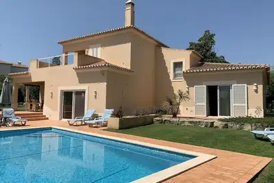 Image de Detached Three Bedroom Villa with Infinity Swimming Pool on Golf Course