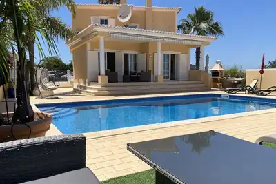 Image de Lagos - Meia Praia Villa Familiale Piscine Privée Vue Sur La Montagne