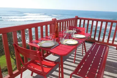Image de Duplex  \"le surfeur\" avec terrasse face à l'océan dans villa basque