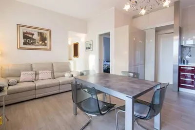 Image de Appartement confortable de trois pièces au quatrième étage, vue mer avec trois balcons