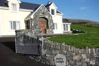Image de Maison de vacances luxueuse avec Wifi dans le coeur de la région du Burren, Ballyvaughan.