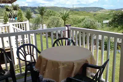 Image de Maison de 2 chambres avec vue sur la plage et la côte