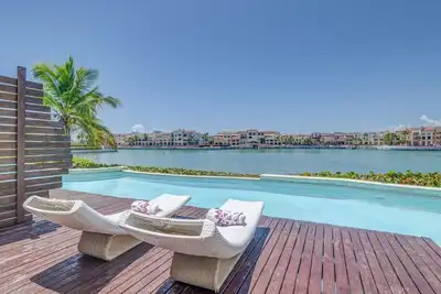 Image de Incredible Water Front Apartment With Amazing Views And Infinity Pool! !