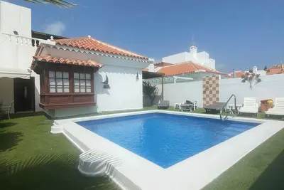 Image de Villa avec piscine privée et Vue sur la Mer