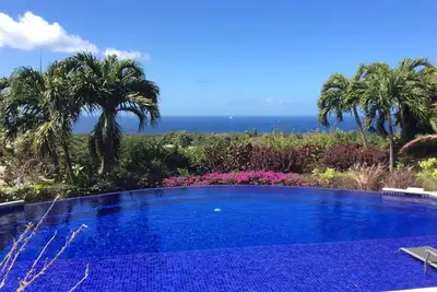 Image de St James belle villa unique de 4 chambres piscine à débordement vue mer Special Este