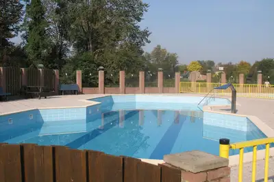 Image de Charmant chalet à 5 km du bord de mer, avec piscine et aire de jeux
