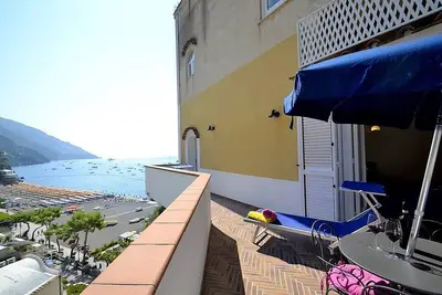Image de Casa Samuela: Une charmante maison ancienne avec vue sur la mer et la Grande Spiaggia de Positano.