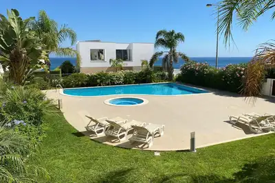 Image de Appartement luxueux avec 3 chambres et vue sur la mer - 5 minutes à pied de la plage