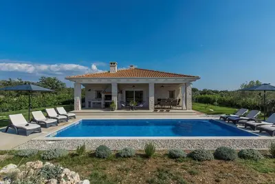 Image de Belle Villa Marija Hrast avec piscine privée et jardin près de Šibenik
