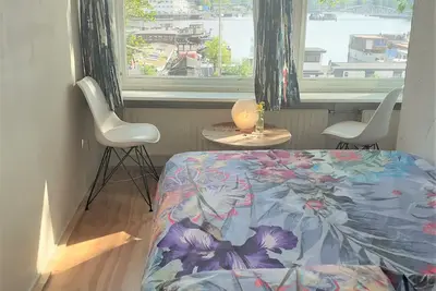 Image de Bed'njoy propre, confortable et central avec une vue imprenable