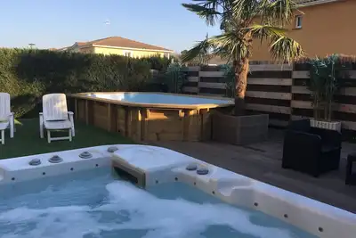 Image de Semi-Detached House Quiet Housing, Spa And Pool