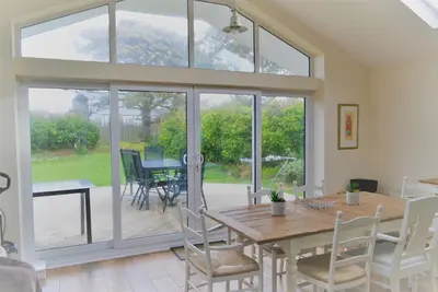 Image de Bungalow de 3 chambres avec grand jardin, Ă quelques pas des plages de sable et du village