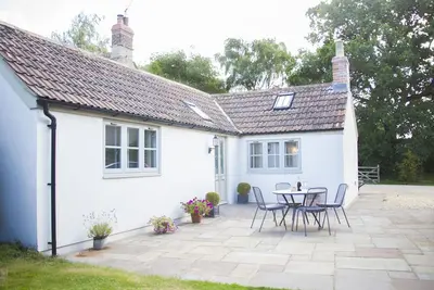 Image de Cottage d'époque magnifiquement converti dans la campagne des Cotswolds du Sud