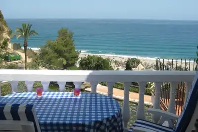 Image de Newly Refurbished 2 Bedroom Apartment with Sea Views over Nerja's Burriana Beach