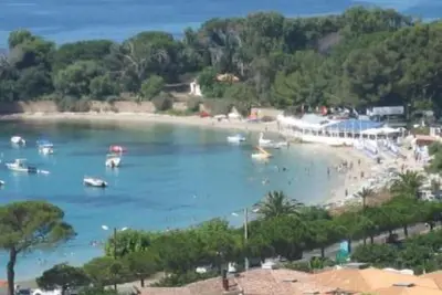 bord de mer 2 minutes à pied \nparking privé
