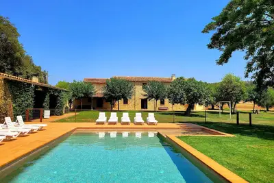 Image de Maison rurale à Gérone. 11 chambres, jusqu'à 30 personnes, piscine privée.