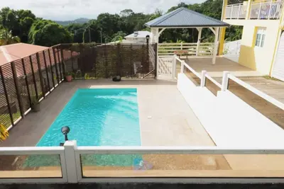 Image de Bas de Villa Proche de la Plage avec piscine et vue Splendide