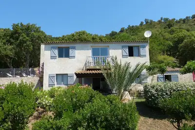 Image de Villa individuelle avec belle vue sur la mer et grand jardin