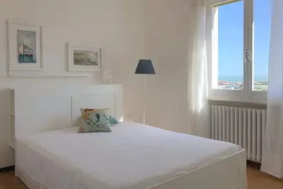 Image de Condominium sur la mer!