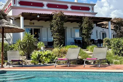 Image de Privée, individuelle Conçu avec Villa, chauffage solaire Piscine d'eau salée,