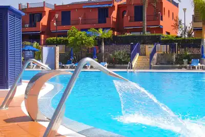 Villa avec jardin privé, wifi et air conditionné dans un complexe avec piscine