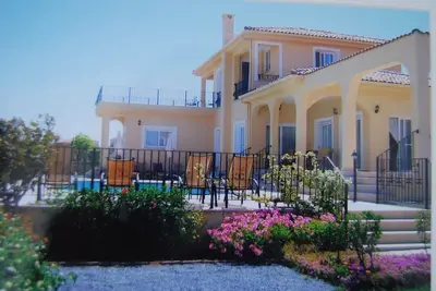 Image de Villa avec piscine privée et belle vue mer et montagne
