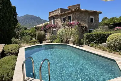 Image de Villa de CARACTÈRE entre Mer et Montagne. Vue Magnifique. Piscine. Joli Jardin.