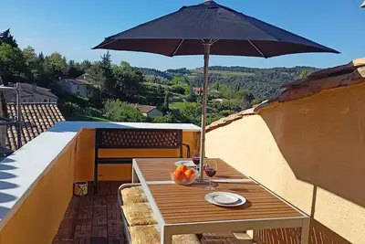 Image de Beautifully restored Provencal village house with private South facing terrace.