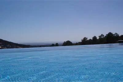 Image de Superbe vue sur la côte, piscine à débordement, une luxueuse et tranquille villa familiale privée
