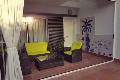 Image de Belle maison urb. jardin privé de 3 étages, wifi, 7 min du village et 5 de la plage