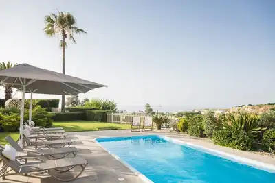Image de Villa Malena! À distance de marche de la plage et des restaurants, vacances sans voiture!