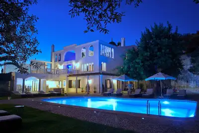 Image de Palatial  7 Bed  7 Bath Villa book with confidence, Tourist license 26007 Al