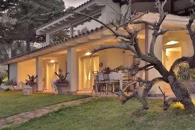 Image de Home \"où votre coeur vous emmène. . . \" dans un jardin verdoyant et à quelques pas de la mer